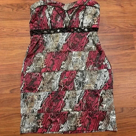 XOXO Red Bodycon Strapless Dress Sweetheart Neckline - Picture 1 of 6